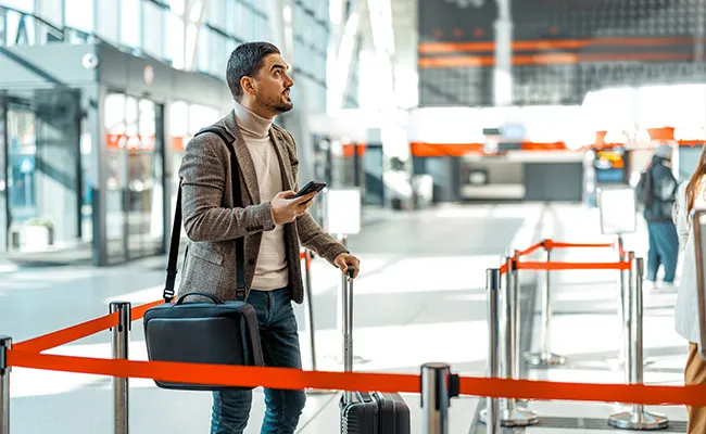 5 Ways to Protect Your Finances While You Travel 